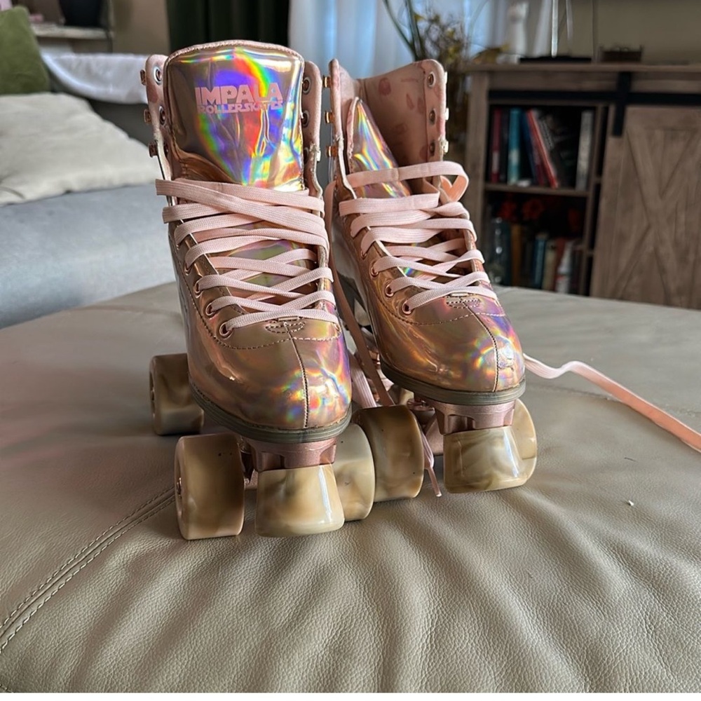 Impala Holographic Roller Skates - Pink